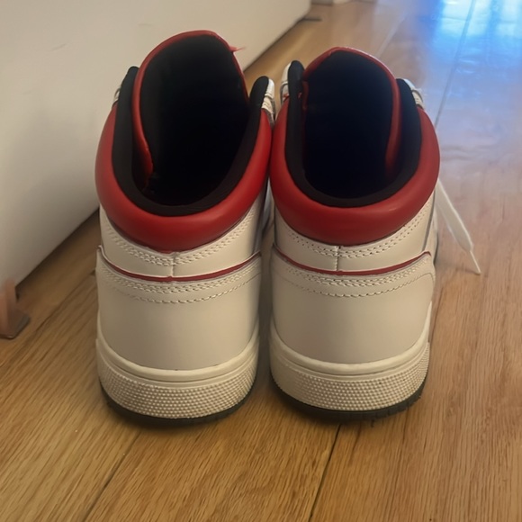 Zara white and red high top shoes - Picture 3 of 3